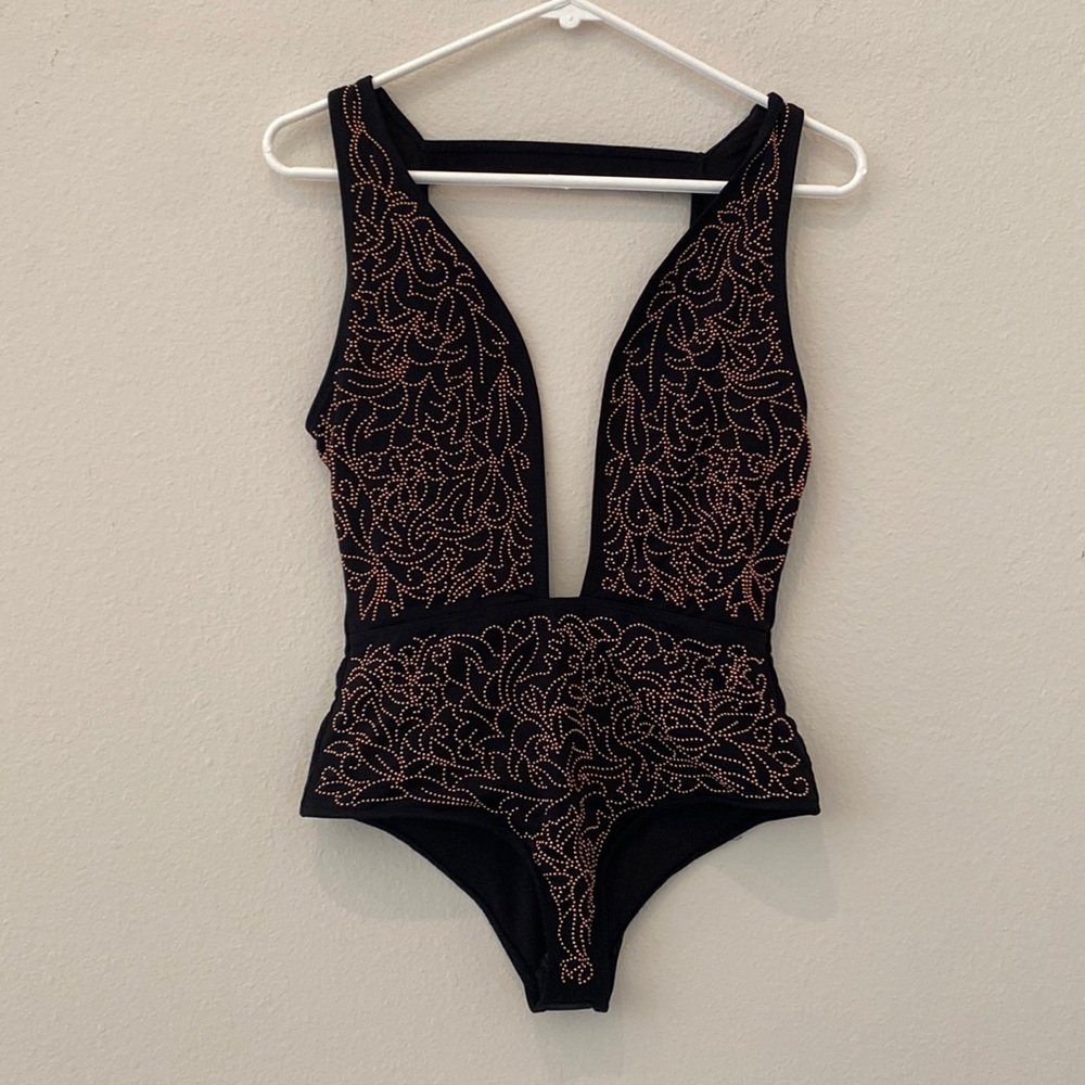 Beach Riot one piece bathsuit never worn. medium. Beaded design.